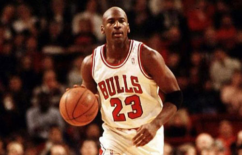 عملاق السلة الاميركي مايكل جوردان الأعلى أجراً ورونالدو خامساً وميسي سابعاً