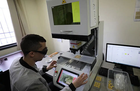 “الاقتصاد” تدخل تقنية دمغ المعادن الثمينة بالليزر