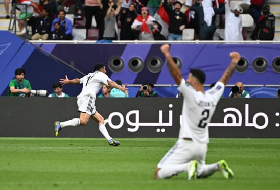 اتحاد الكرة الآسيوي يؤكد صوابية طرد المهاجم العراقي حسين