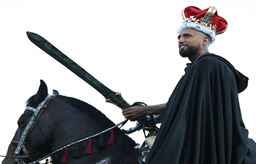 “فيدال” يعود لنادي طفولته بطريقة غريبة