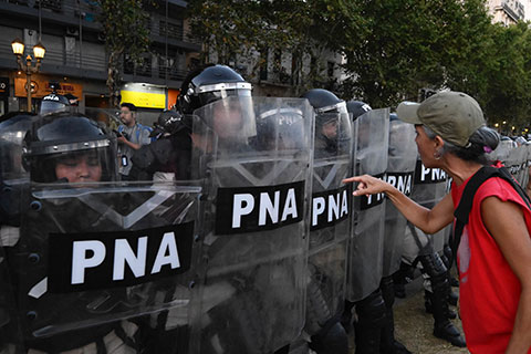 إصلاحات الرئيس الأرجنتيني الاقتصادية تجتاز أول اختبار برلماني