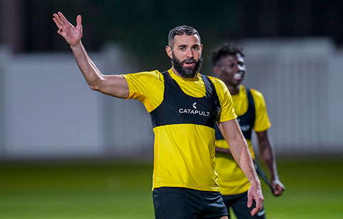 بنزيمة يفاجئ جماهير اتحاد جدة بتصرف غريب