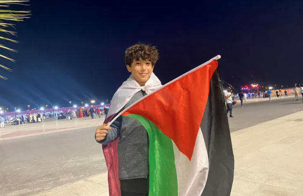 جماهير “العنابي” تُهدي اللقب لأهل غزة