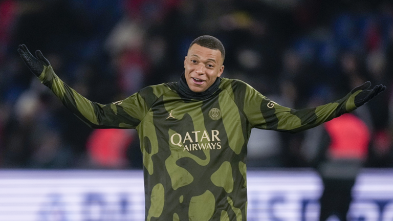 جماهير سان جيرمان تطالب مبابي بالبقاء