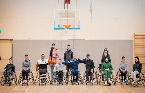 سلّة برج اللقلق للكراسي المتحركة تواصل تدريباتها