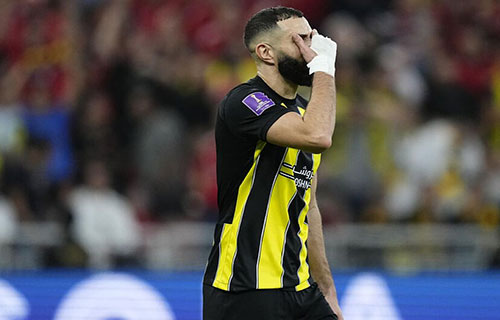 نزع شارة القيادة عقاباً من مدربه