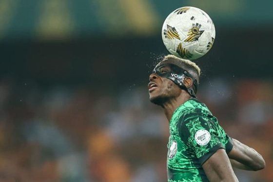 مشاركة أوسيمين أمام برشلونة غير مؤكدة