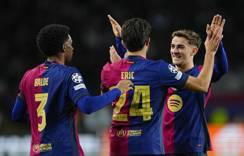 برشلونة – أ ف ب: بات برشلونة الإسباني أول المتأهلين…