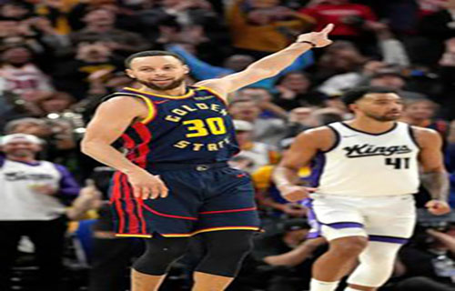 نيويورك – رويترز: أصبح ستيفن كري أول لاعب في تاريخ…