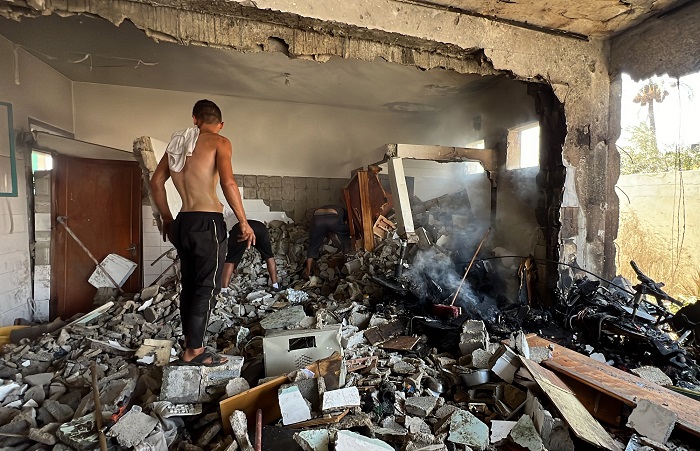 غزة – الحياة الجديدة – استشهد ثمانية مواطنين بينهم صحفيان،…