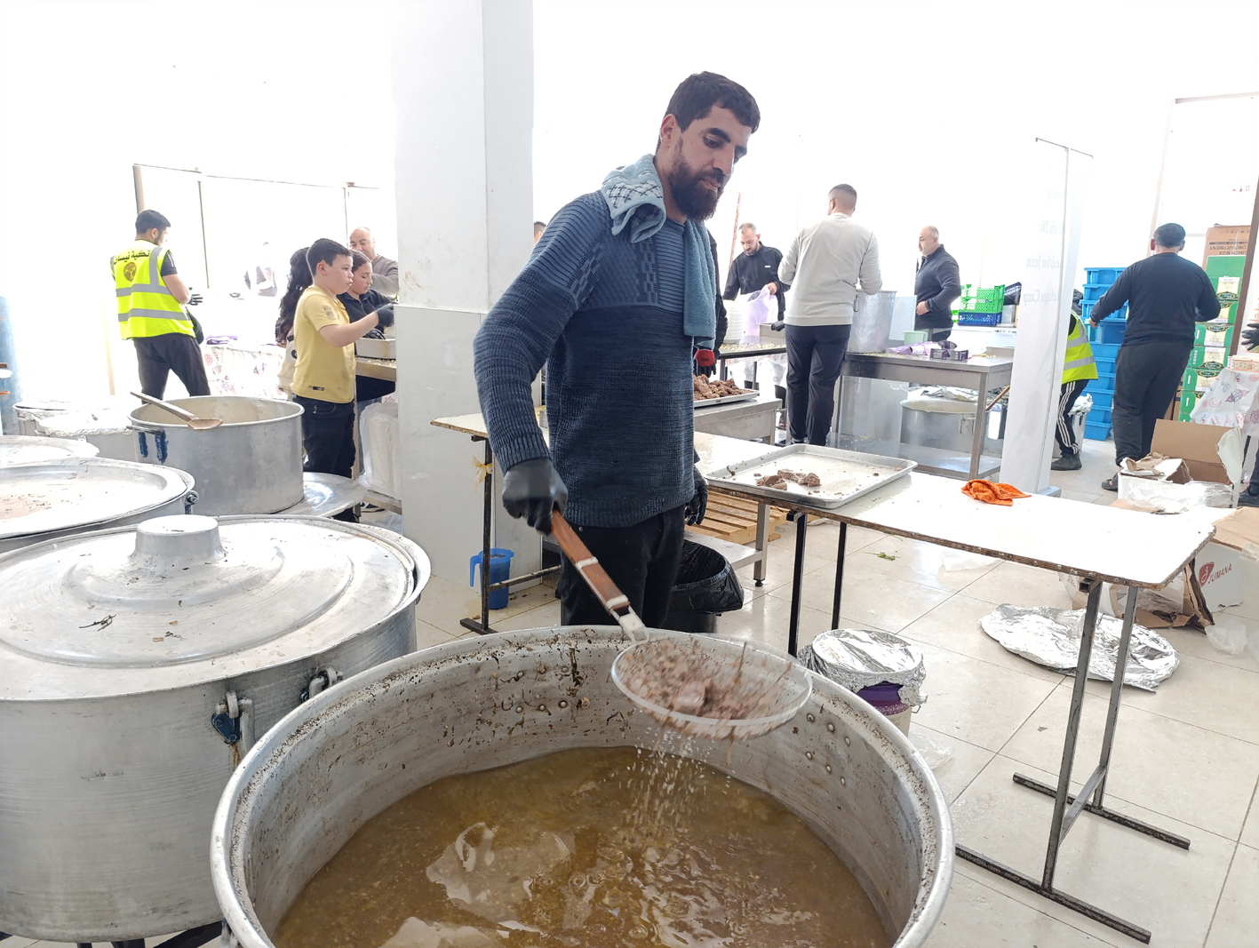 جنين- الحياة الجديدة- عبد الباسط خلف- يجلس رئيس جمعية “فلسطيننا…