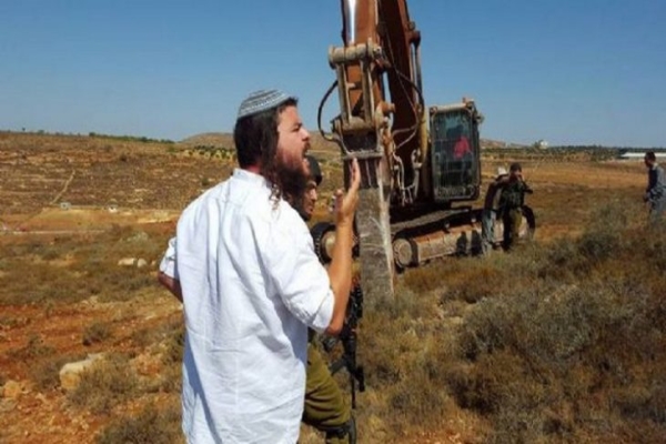 رام الله- وفا- جرف مستعمرون، اليوم الخميس، أراضي المواطنين في…