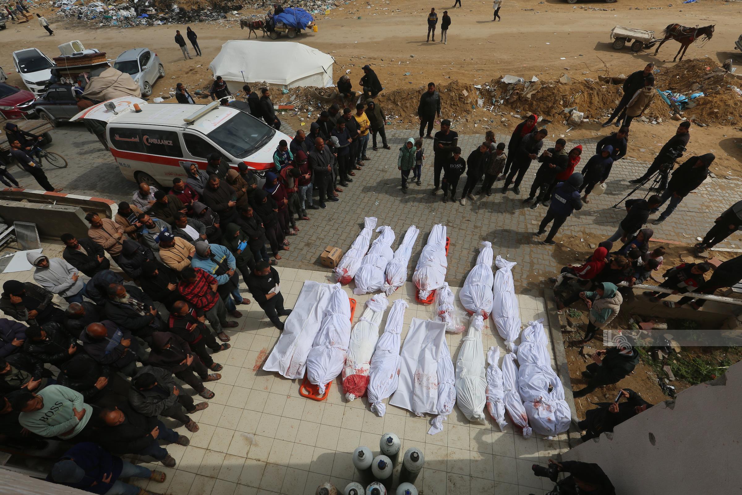 غزة -الحياة الجديدة- استشهد 7 مواطنين على الأقل، وأصيب آخرون…