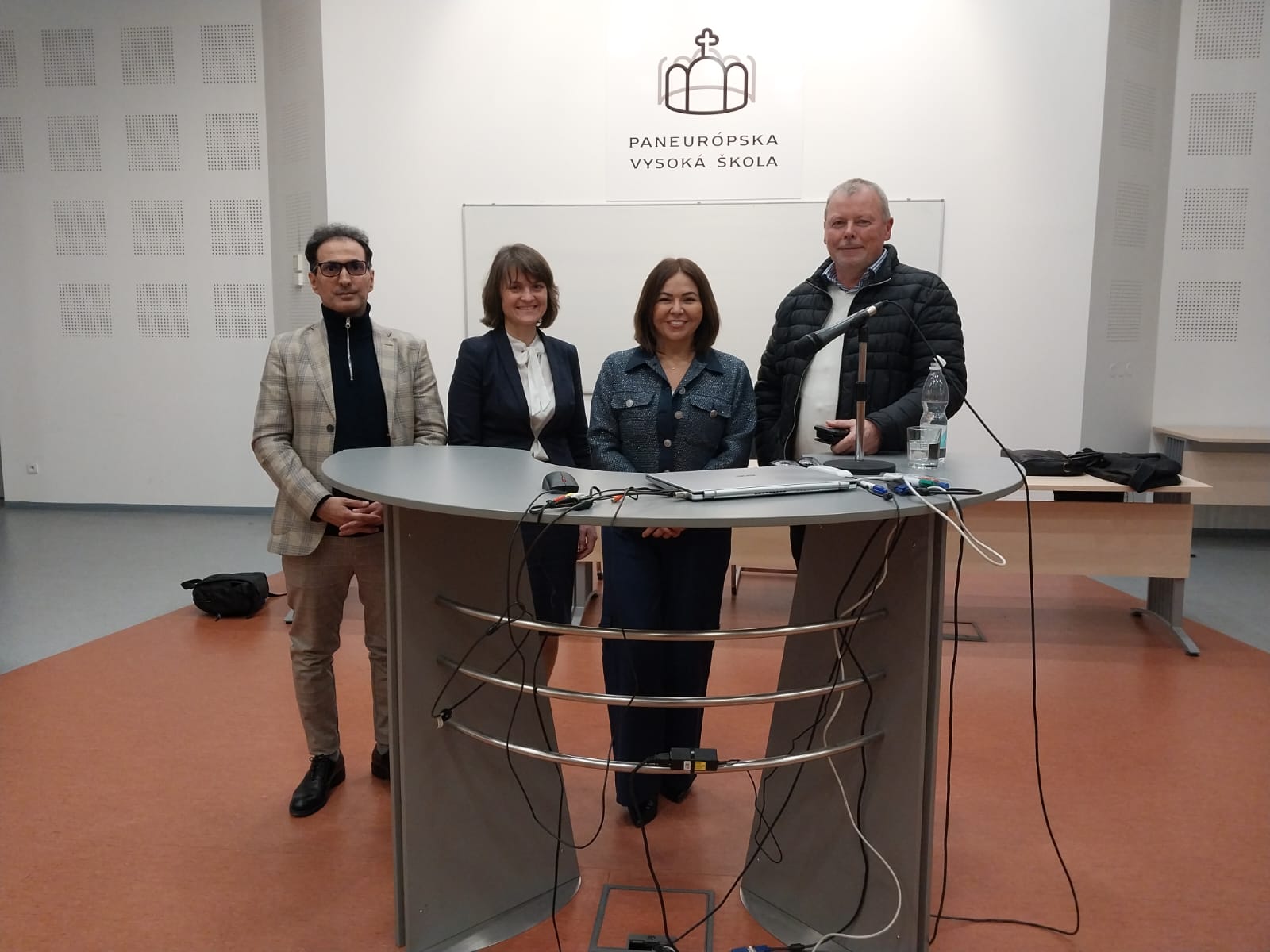 رام الله – الحياة الجديدة- شارك أستاذ القانون المقارن، المحامي…