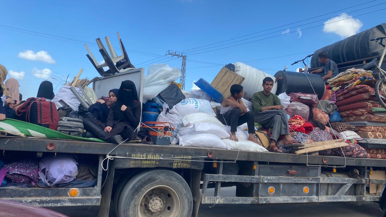 غزة-الحياة الجديدة- يواصل جيش الاحتلال الإسرائيلي، اجبار آلاف المواطنين في…