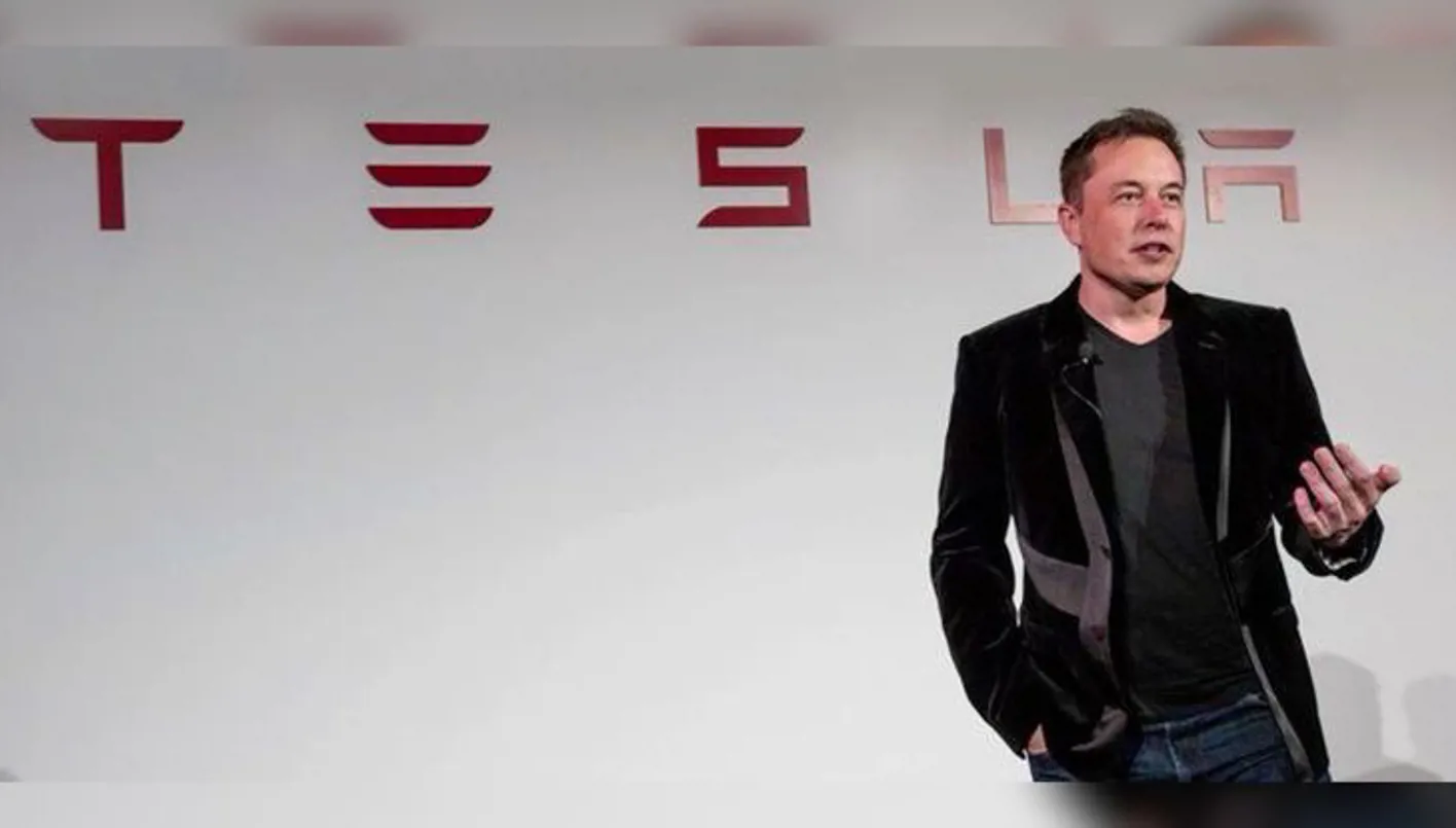 محتجّون ضدّ ماسك يتجمّعون أمام معرض تسلا للسيّارات في واشنطن