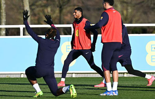 لندن-(أ ف ب) : بعدما استهل مهمته كثالث مدرب أجنبي…