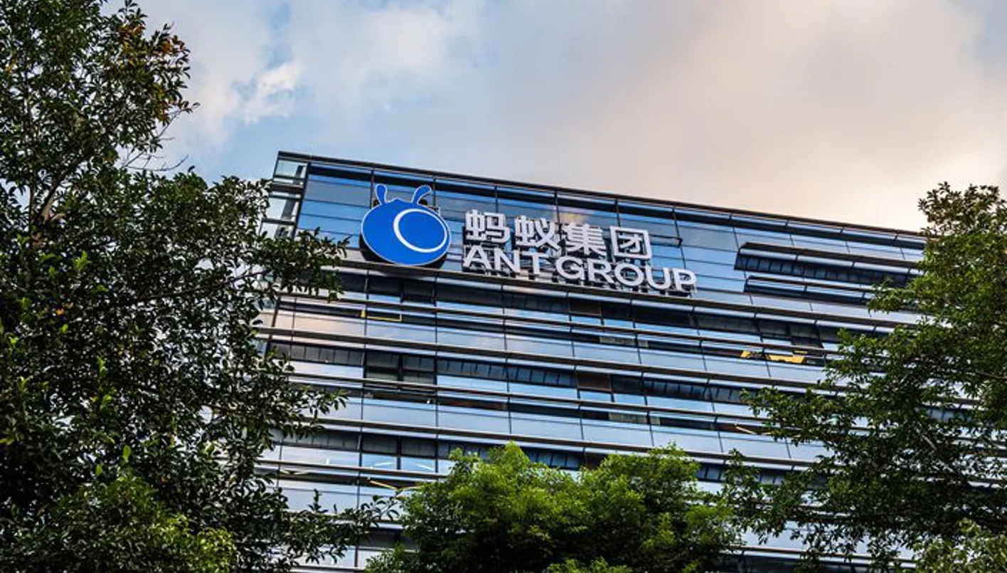 شركة صينية تجمع بين الرقائق الصينية والأميركية لتقليص تكاليف الذكاء الاصطناعي