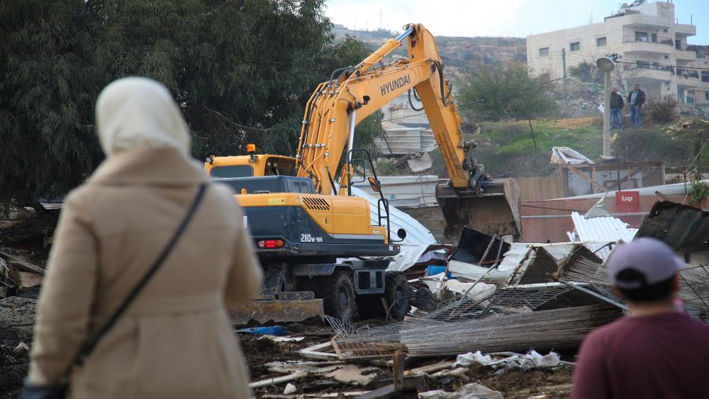  اقتحمت قوات الاحتلال الإسرائيلي، مساء اليوم الإثنين، قرية عزبة سلمان…