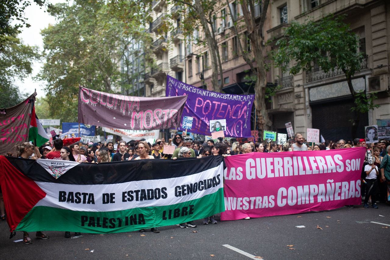 شهدت العاصمة الأرجنتينية بوينس آيرس مسيرات حاشدة لمناسبة “اليوم الوطني…