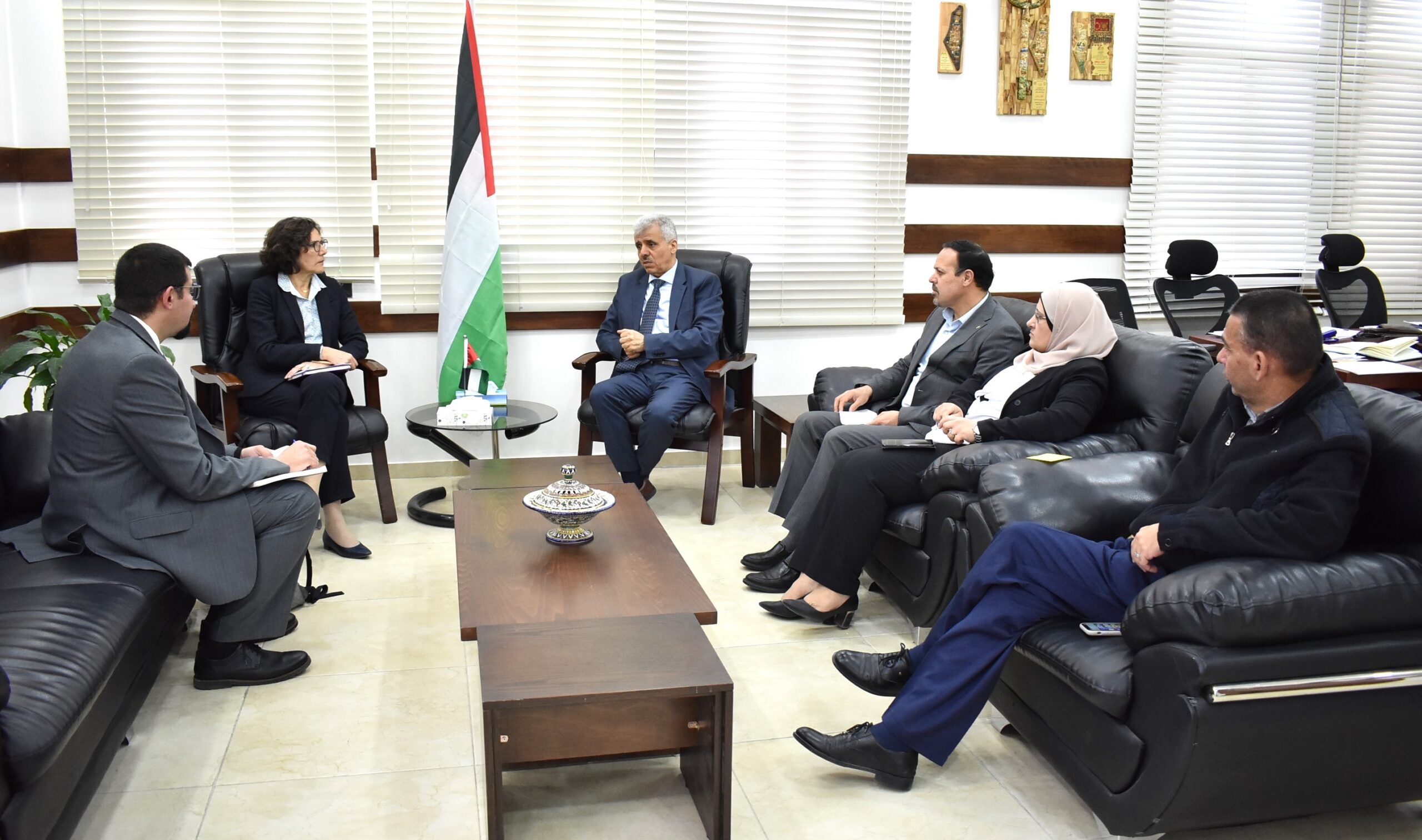 بحث وزير التربية والتعليم العالي أمجد برهم، اليوم الأربعاء، مع…