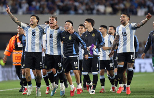 بوينس آيرس – وكالات: احتفل رئيس الأرجنتين، خافيير ميلي، بالفوز…