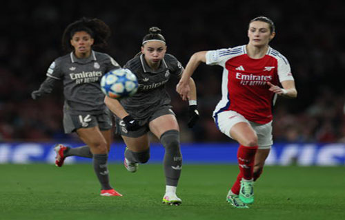 لندن – د ب أ: تأهل فريق أرسنال الإنكليزي للدور…