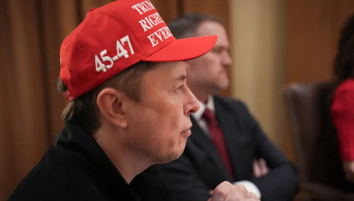 إيلون ماسك يعلن استحواذ شركته للذكاء الاصطناعي على منصة إكس