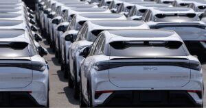 “BYD” الصينية تزيح “تسلا” عن عرش السيارات الكهربائية في العالم