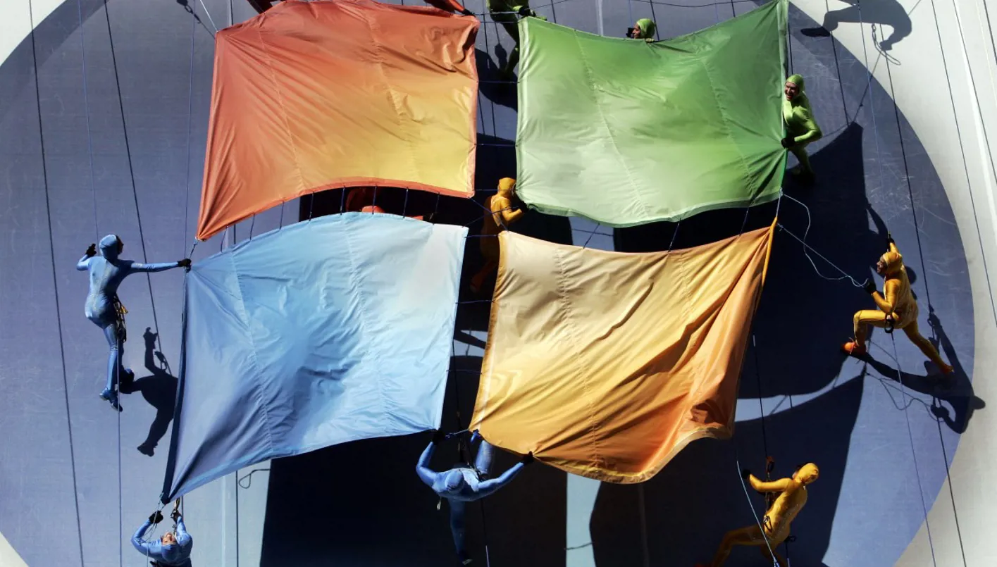 خمسون عاماً على تأسيسها: مايكروسوفت ورحلة النجاحات والعثرات بالأرقام