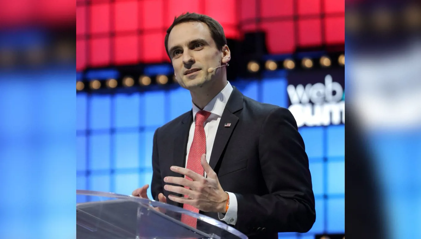 مايكل كراتسيوس… رأس حربة ترامب لمواجهة “ديب سيك” وأخواتها الصينية