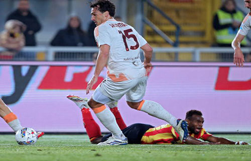 ميونيخ (ألمانيا)-(أ ف ب) :أعلن الألماني المخضرم ماتس هوملز مدافع…