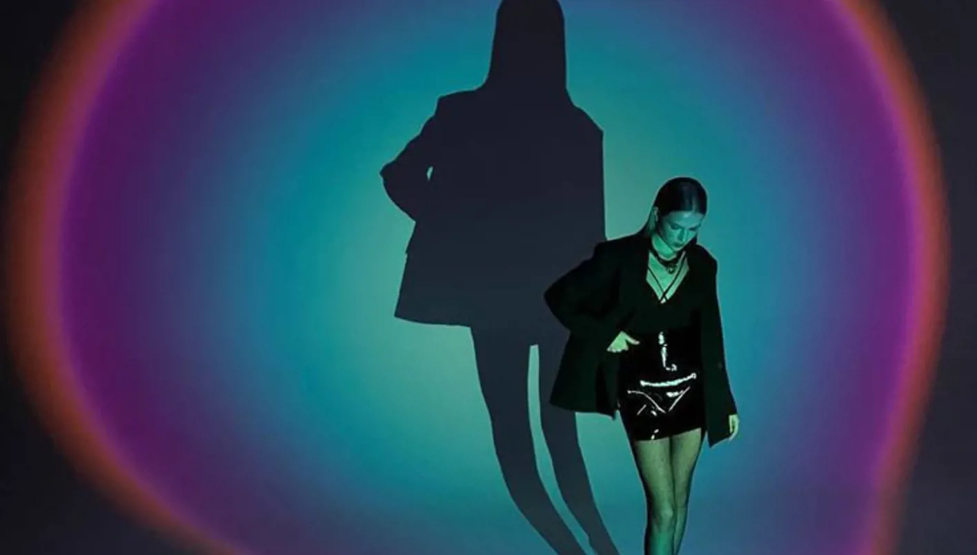 الذكاء الاصطناعي يدخل عالم العارضات: جدل متصاعد وتغيّرات محتملة