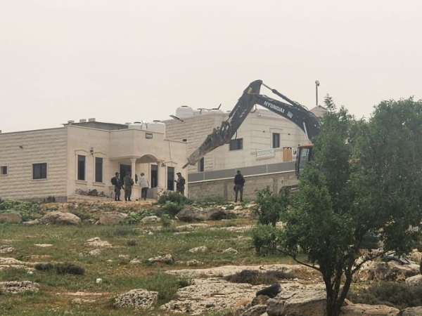 الخليل- وفا-  هدمت قوات الاحتلال، اليوم، منزلين في بلدة السموع…