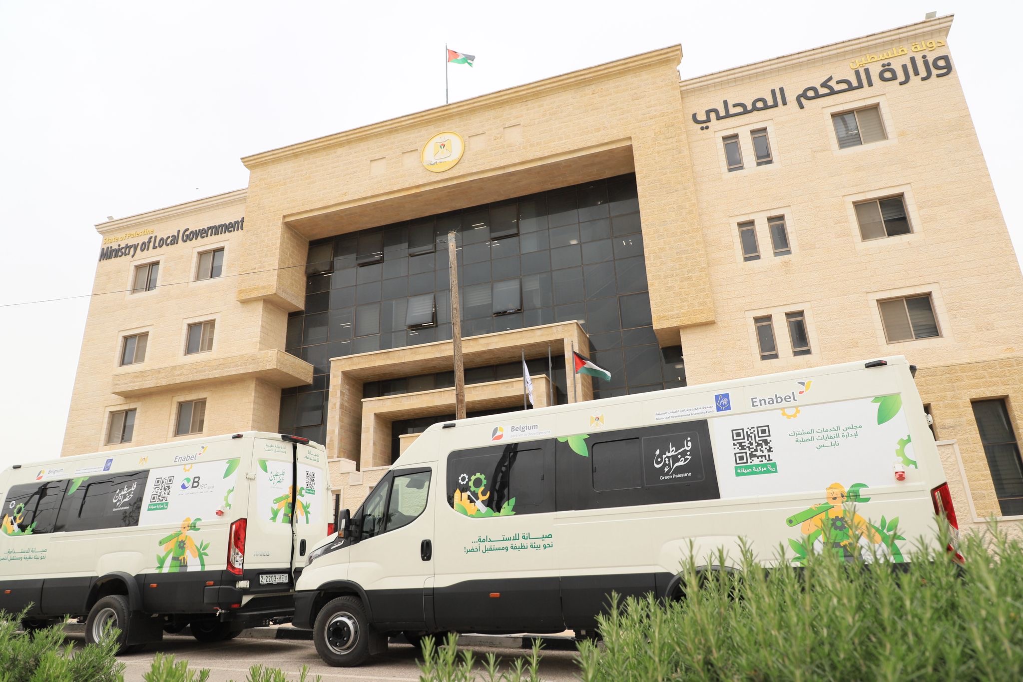  سلم وزير الحكم المحلي سامي حجاوي، اليوم الثلاثاء، سيارات متنقلة…