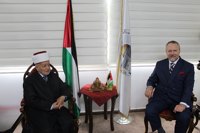 القدس – الحياة الجديدة – أطلع المفتي العام للقدس والديار…