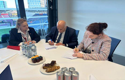 أوسلو – وفا: وقع أمين سر اللجنة المركزية لحركة فتح،…