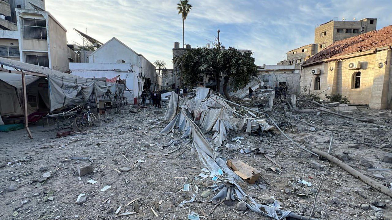 غزة -وفا- قصفت طائرات الاحتلال الإسرائيلي، فجر اليوم الأحد، مبنى …