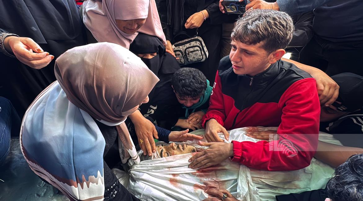 استُشهد مواطنان وأُصيب آخرون، مساء اليوم الأحد، جراء قصف شنّته…