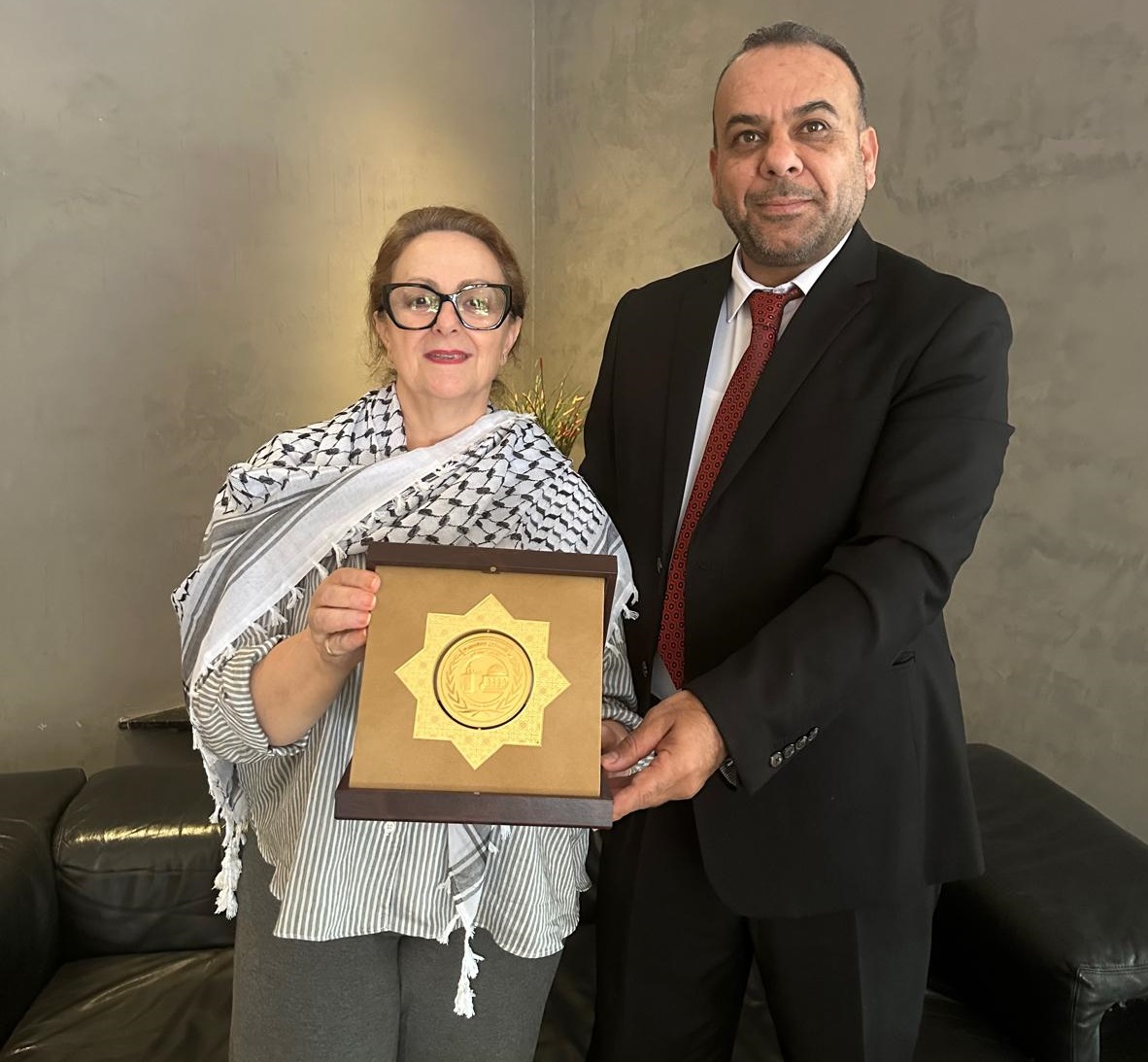 كرم الأمين العام للاتحاد العام للكتاب والأدباء الفلسطينيين   الشاعر…