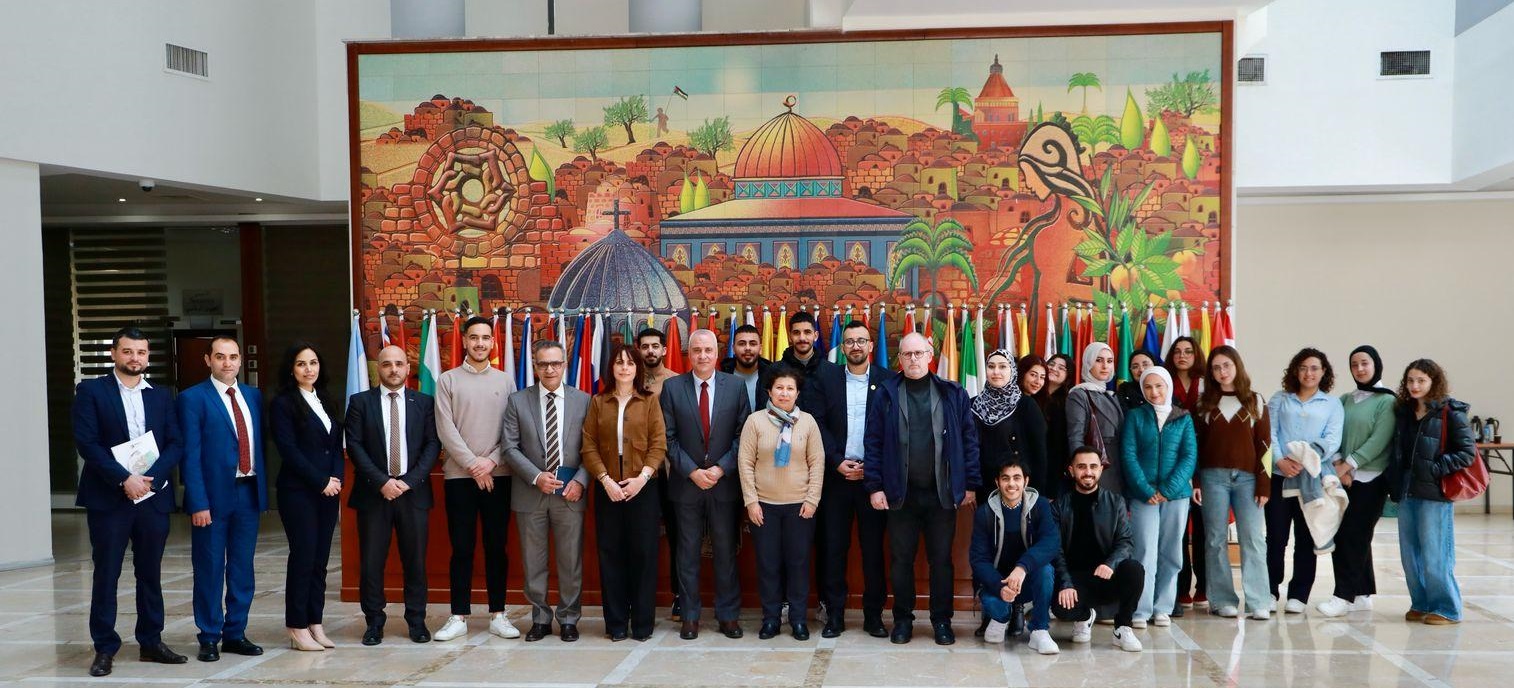  عقدت وزارة الخارجية والمغتربين، ومن خلال برنامج التدريب الدبلوماسي، اليوم…