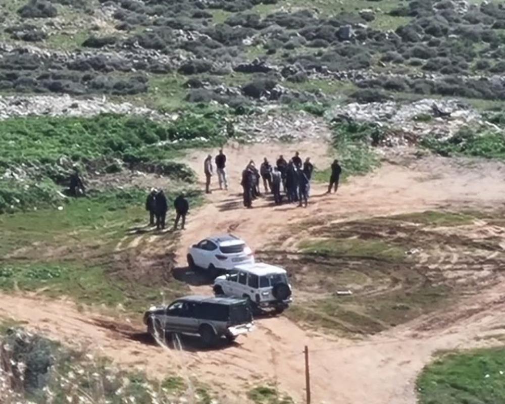 داهم مستعمرون مساء اليوم الثلاثاء، تجمع عرب المليحات شمال مدينة…