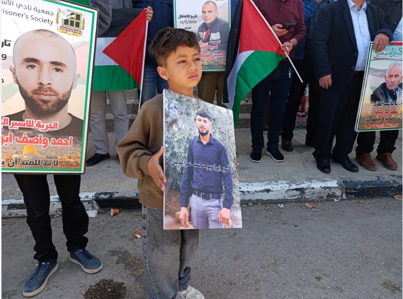 جنين- الحياة الجديدة-عبد الباسط خلف- احتضن الطفل عبد الله محمد…