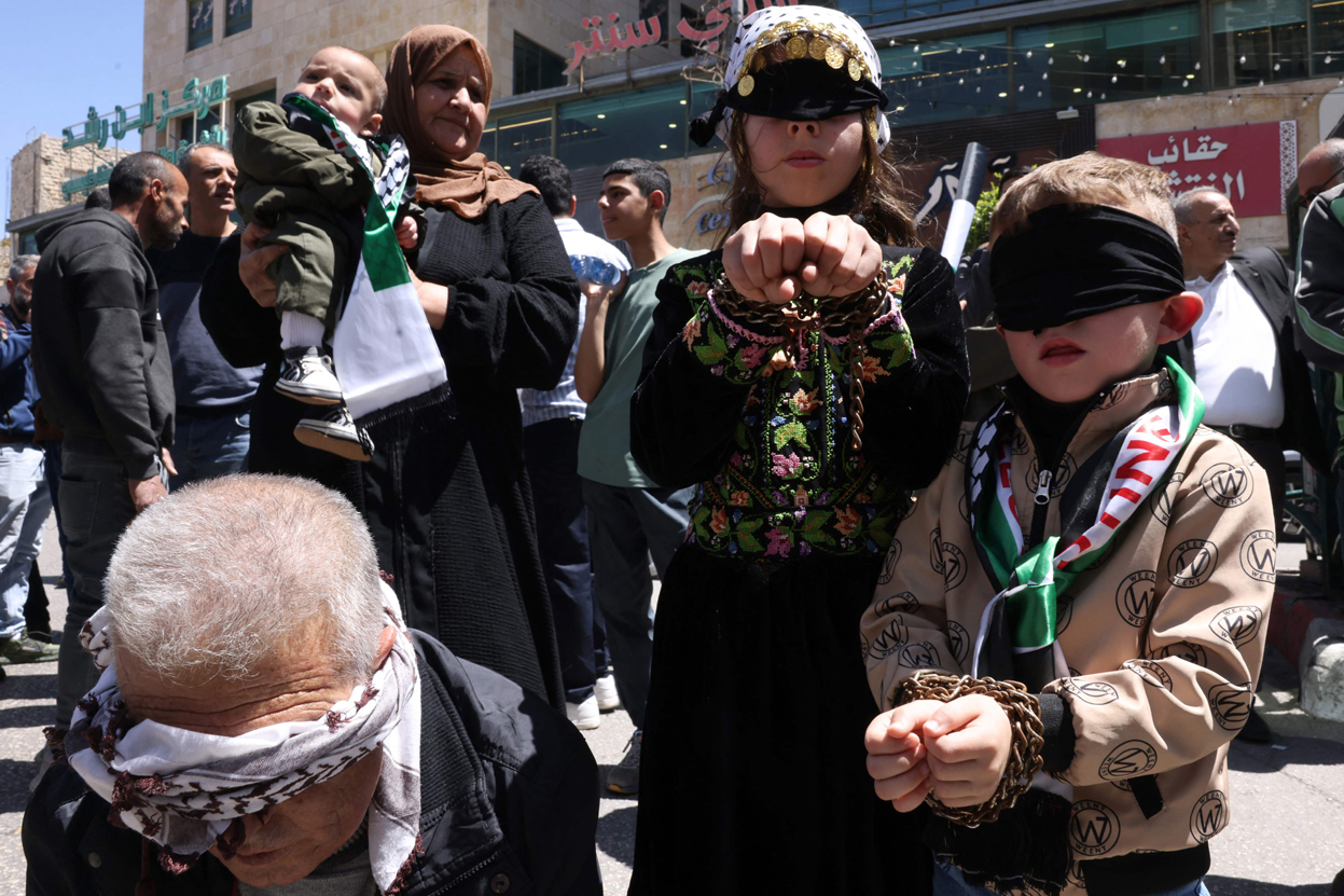 الخليل- الحياة الجديدة- وسام الشويكي- في حضرة يوم الأسير الفلسطيني؛…