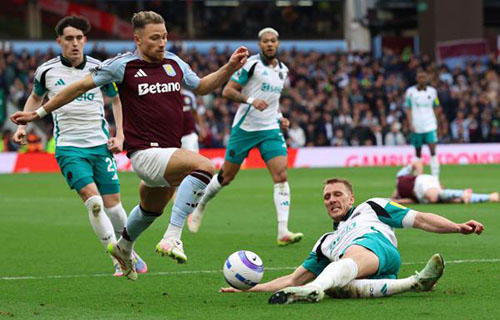 لندن – د ب أ: عزز فريق مانشستر سيتي من…