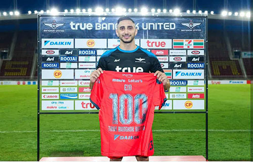 كتب اشرف مطر: دخل المهاجم الدولي محمود عيد نادي المئة…