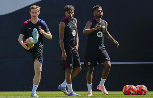 مدريد- (أ ف ب) : يخوض برشلونة المتصدر وملاحقه ريال…