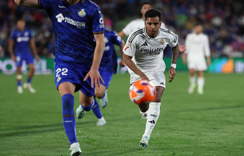 مدريد – د ب أ: واصل فريق ريال مدريد مطاردة…