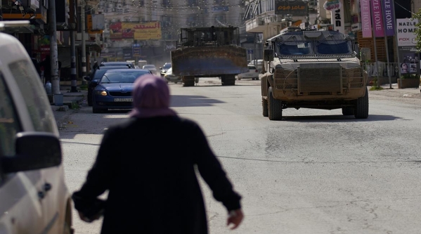 نابلس- الحياة الجديدة- أصيب 4 مواطنين، اليوم الخميس، بالرصاص الحي…