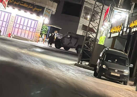 الخليل – وفا- أصيب شابان، مساء اليوم الخميس، برصاص قوات…